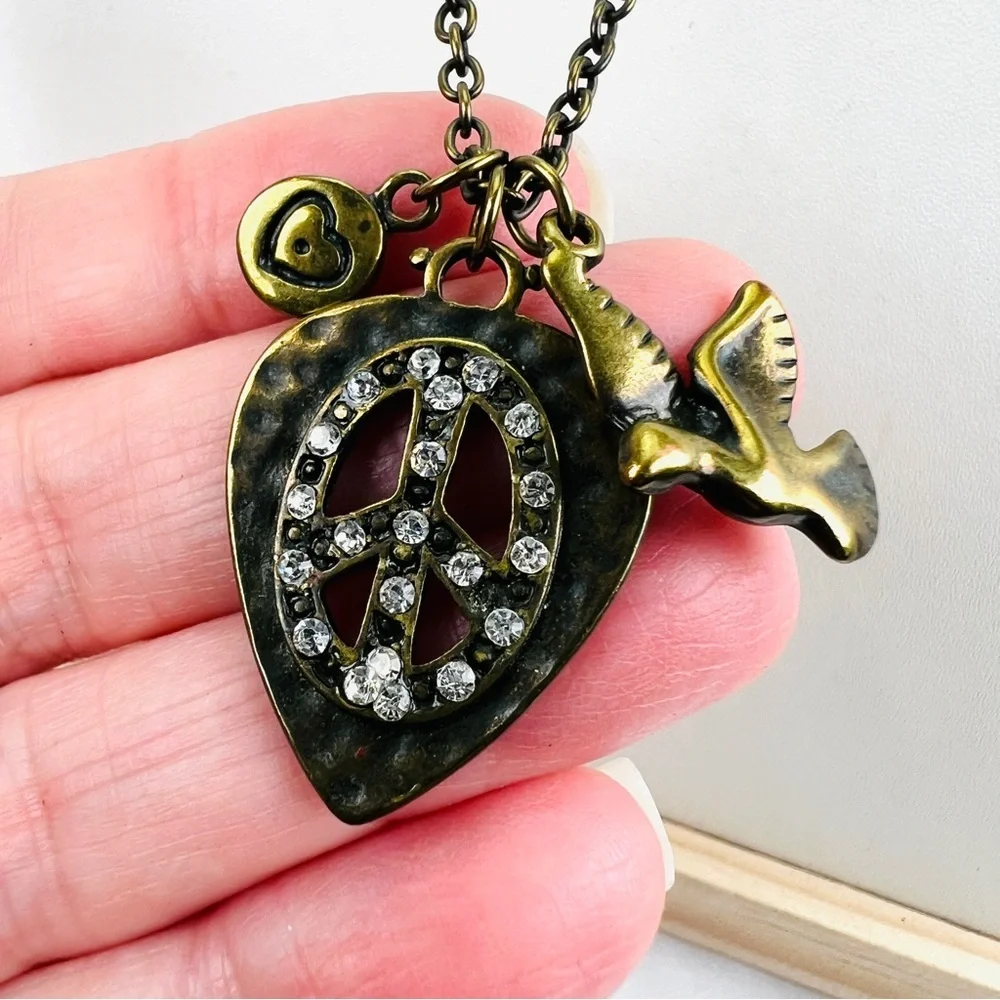 Beautiful bronze stone, 3 charm peace sign, heart, bird, long costume necklace - Picture 6 of 11